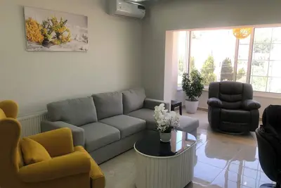 Image de condo with WiFi, Ac near the Royal Palace, in the Royal Hills area of Al hummer