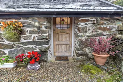 Image de Charmingly Restored 17th Century Grade Ii Listed Barn with Cosy Log Burner