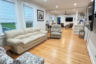 Image de Charming 3-bedroom bungalow in Quantico Town 2 King Beds Game Room Entire Home!