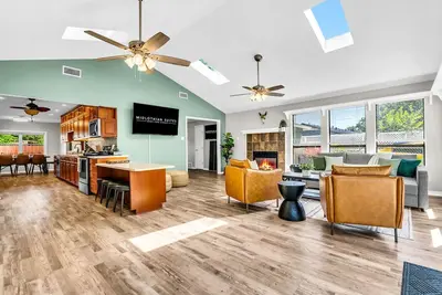 Image de Updated, Game Room, Mins to Dfw & Dal | Tmc