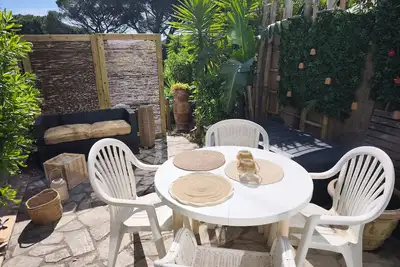 Image de coquet climatisé jardin clos privé piscine parking wifi domaine privé proche mer