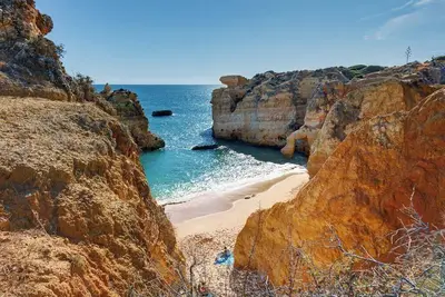 Image de Bohemian Apartment. Short walk to beach.