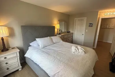 Image de Stylish Beltline Condo • Crystal accents ✦ Trendy neighborhood ✦ Work station