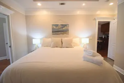 Cozy 2-bedroom condo in charming Townsend with WiFi, Ac