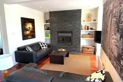 Image de Spacious and modern - Heart of the Plateau walk to everything