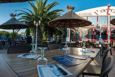 Image de à la fois au calme et près de la piscine! Location MobilHome \"la carabasse\" vias