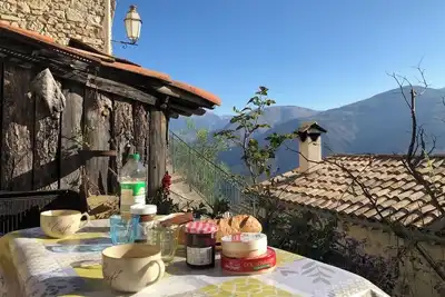 Image de Tour de pierre au coeur du village dans le parc du Mercantour Ă 45 min de Nice