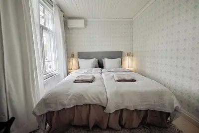 Image de The West Wing provides accommodation for up to 12 people.