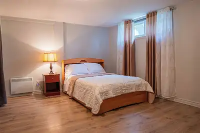 Image de Maison de deux chambres propre et calme.