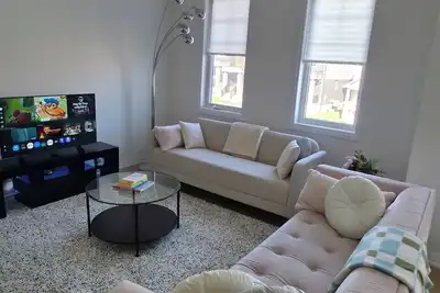 Image de Modern & Stylish Cozy Home / Balcony, Wifi – 15 min from Hamilton