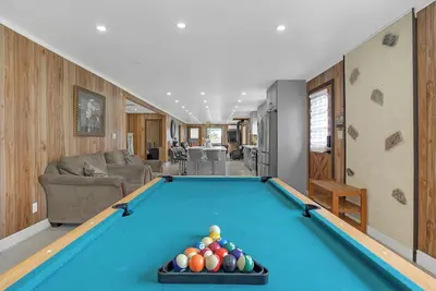 Image de Spacious Cottage- right across lake!