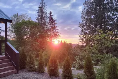 Image de Tiny home with a water and mountain view. Amazing sunsets, Close to National Park