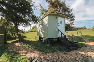 Image de Woodpeckers Shepherds Hut, pet friendly, with a garden in Burniston