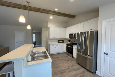 Image de Beautiful new build 4-bedroom with office and 2. 5 bath home at Lake Anna Va.
