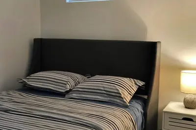 Image de Cozy Family-sized basement suite.