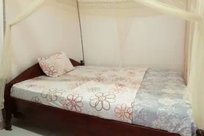Cozy studio centrally located in Kigali with WiFi, hot shower. . .