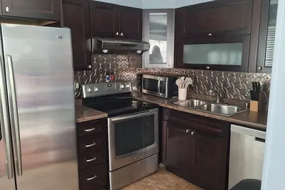 Image de Fully furnished 2-bedroom close to Ut and medical facilities.