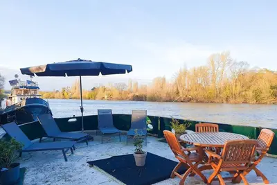 Image de Péniche 120 m2 en bord de Seine calme et Verdoyant