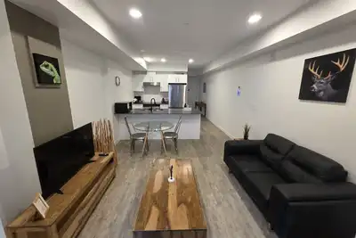 Image de Edmonton 2 Bedroom Furnished Apartment at Park Avenue