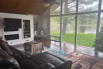 Image de 4-season chalet  middle of nature on the edge of private lake with panorama view