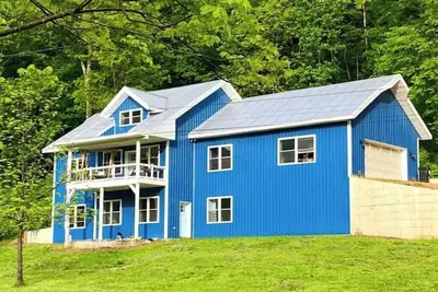 Image de Farmhouse, Pickleball Court, Bamboo Maze, and Creek Stomping on 27 Acres