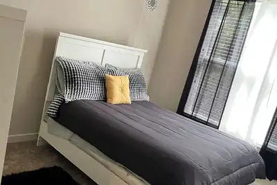 Image de 2-bedroom cozy family friendly studio apartment in trendy Charlotte with WiFi, Ac