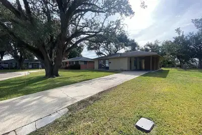 Image de Cozy 3-bedroom house with WiFi in quiet neighborhood