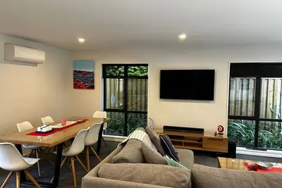 Image de Beautiful home away from home, in quiet area.