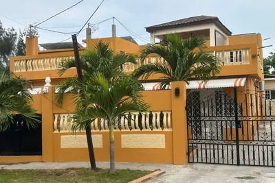 Image de Awesome 2-bedroom house with Ac in Harbour View