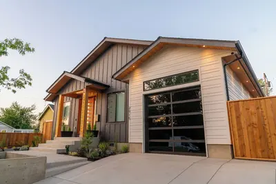 Image de Modern Oasis, Near Uo Campus!