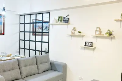 Image de Stylish 2-bedroom condo  Fast Wifi Free Parking