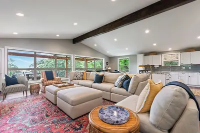 Image de 4 bdrm/3. 5 bathLakefront home - Come & Play!