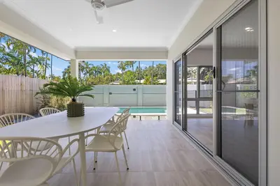 Image de St Crispins Villa 1 with private heated Pool