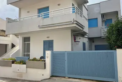 Image de A stone's throw from the sea