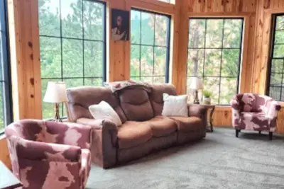 Image de Higgins Gulch Lodge, Waterfall