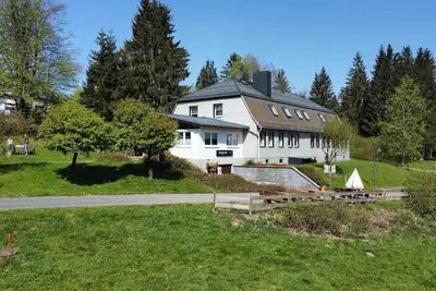 Image de Vacation home Vier Jahreszeiten right next to the spa gardens and great hiking trails!