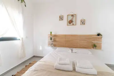 Image de Charming 2-bedroom, 3 balconies apartment 600m Frishman Beach