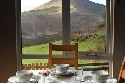 Image de Cosy Self-Catering Cabin with Panoramic Windows and Stunning Mountain Views