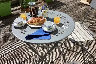 Image de Joli duplex appartement avec terrasse ensoleillée. 5 minutes de voie verte.