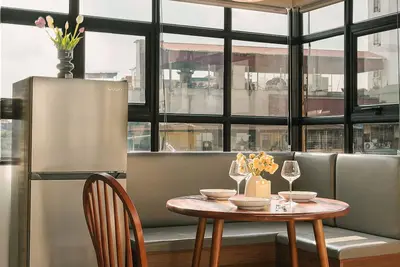 Image de Cheerful 2br Apartment Sunlight w Local Street View