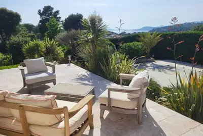 Image de Grande villa vue mer avec piscine Le Pradet près des plages et randonnées