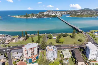 Image de Central lakeside location! Walk to splash park, skatepark, playground, rockpool!