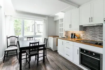 Image de Cozy condo by the village