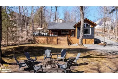 Image de Waterfront getaway on Lake Manitouwabing. Hot tub, bunkie, canoes and kayaks!