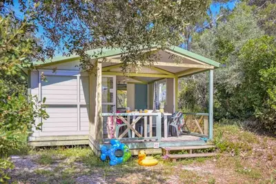 Image de ZEcamping 3 étoiles familial toboggans dog friendly locatif Tv clim