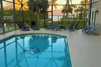 Image de Waterfront Oasis - Saltwater Pool - Private Dock - Backyard Fishing!