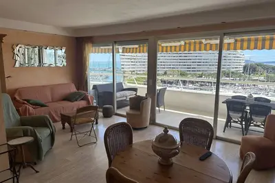 Image de Appartement spacieux avec terrasse vue port, parking inclus