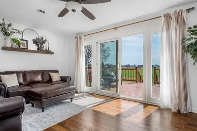 Image de Farmland View with Convenience on Quiet Cul-de-sac