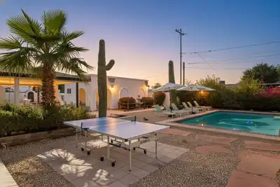 Image de Chic Phoenix Home | Heated Pool | Hot Tub | Grill