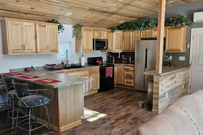 Image de Cozy 2-bedroom cabin in beautiful Strawberry/Pine with Ac, WiFi, Hot tub, deck.
